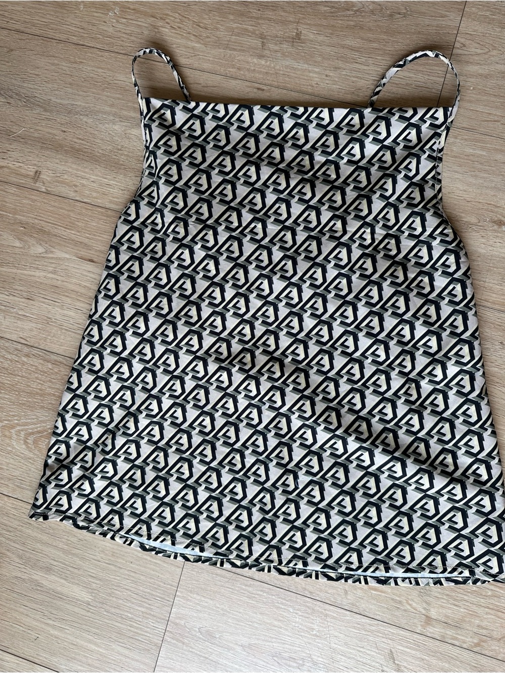 2 piece Geometric Outift- wide leg flowy pants with Cami Shirt - resortwear - Picture 8 of 9